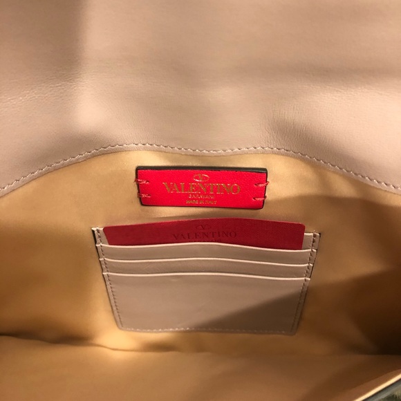 ❌SOLD❌Valentino ROCKSTUD POUCH - Picture 5 of 7